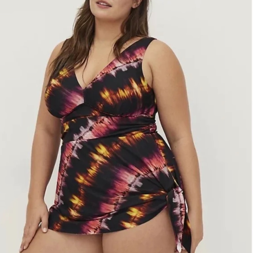 Torrid NWT Asymmetrical Hem Dress Short Length Strip Tie Dye